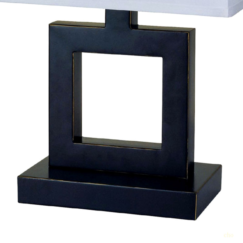 Lampe de table haute 22 po en métal avec design carré, abat-jour blanc