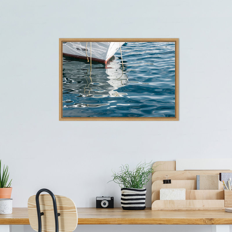«Boat Reflections» par Richard, reproduction d'art sur toile encadrée argentée, H 16 po x l 23 po