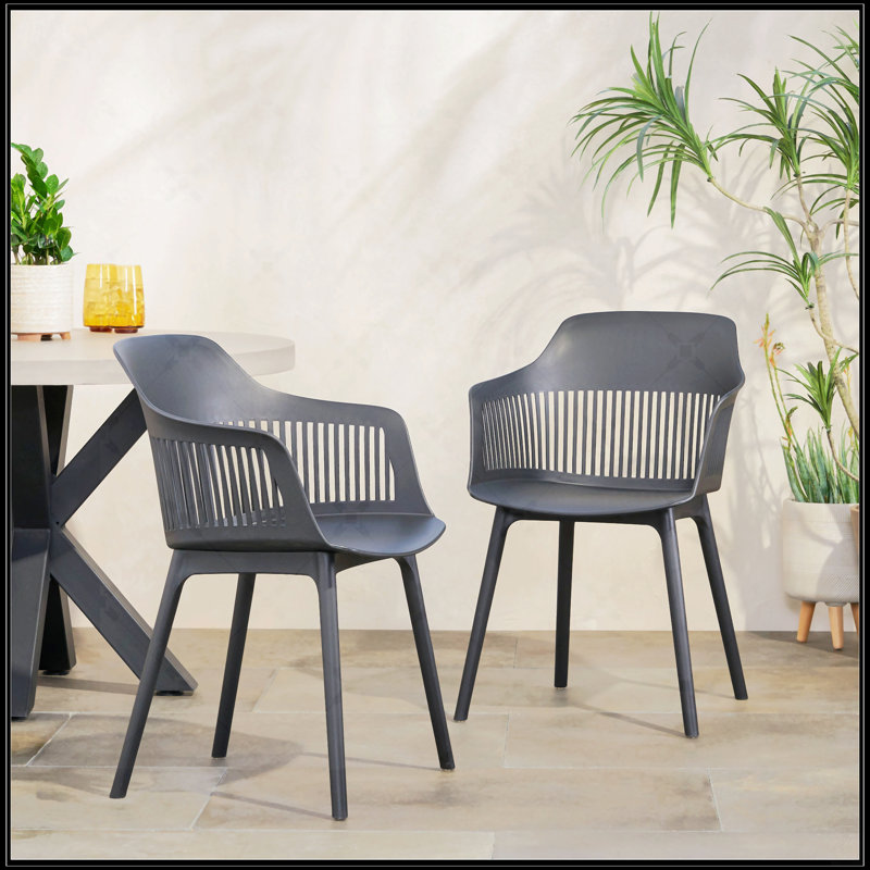 Ensemble de chaises d'extérieur en plastique résistant aux intempéries pour un confort élégant