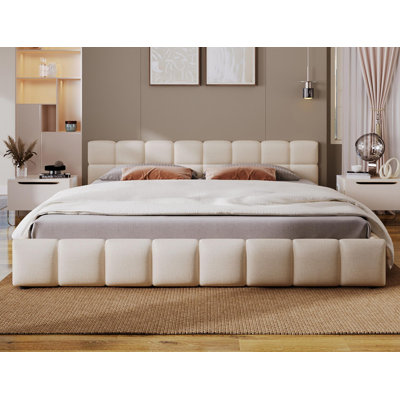 Très grand lit tapissier en chenille avec motif damier