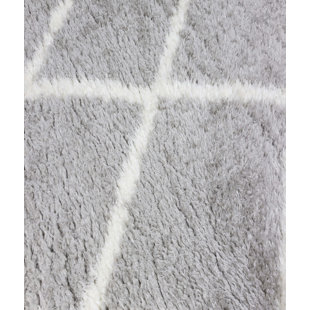 Marquavius Shaggy Geometric Design Grey White Carpet Machine Made Polyester Area Rug