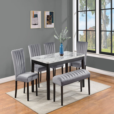 Table de salle à manger rectangulaire transitionnelle avec plateau en faux marbre blanc et base en bois noir