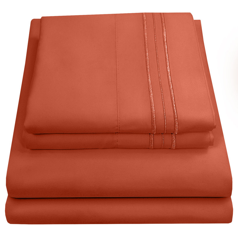 Ensemble de draps en microfibre douce de la série 1800 classique Luxurious offert dans un choix de couleurs unies et de tailles