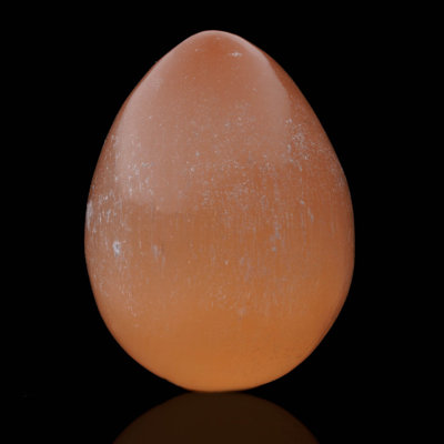 Oeuf de sélénite orange ciselé à la main du Maroc