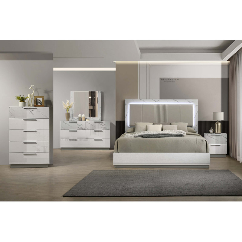 Très grand lit Elara - marbre et laque bicolore ultrabrillant avec éclairage DEL, pieds en métal, Blanc