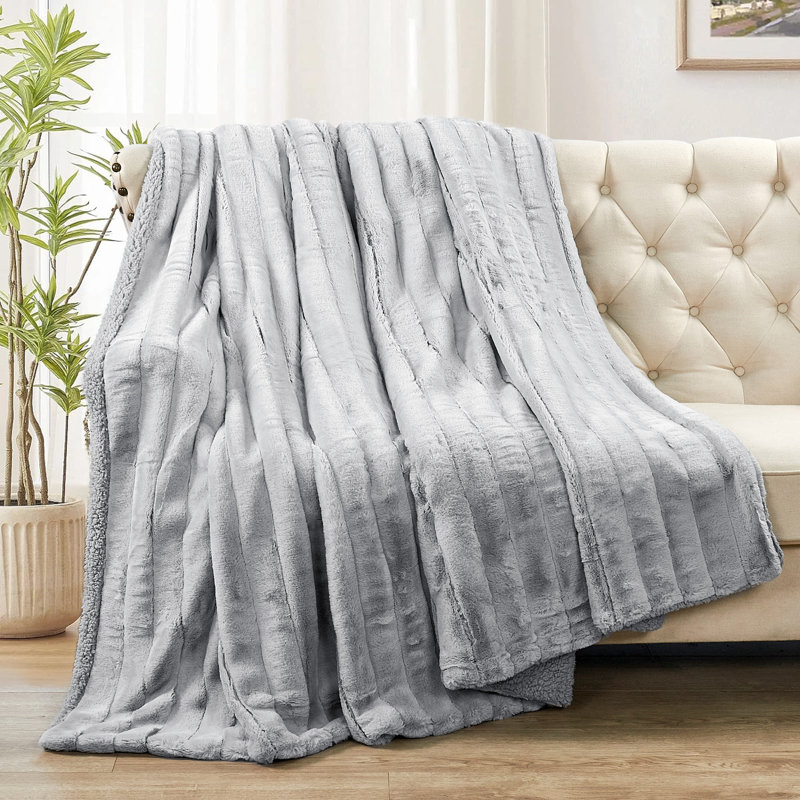 Jeté Super Mink, Duvet gris, L 118 po x L 95 po