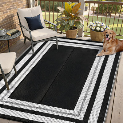 Tapis d'extérieur réversible imperméable 2,4 x 3 m (8 x 10 pi) en paille de plastique - Tapis moderne pour terrasse - Résistant et lavable pour jardin, terrasse, porche, balcon, VR, camping, pique-nique, plage - Noir et blanc, fabriqué aux États-Unis