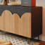 Buffet de rangement moderne de grande capacité.