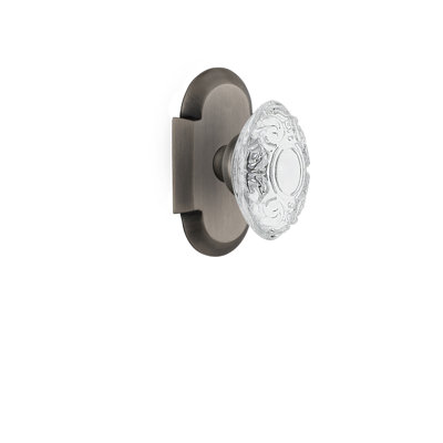 Assiette maison de campagne avec bouton victorien en cristal