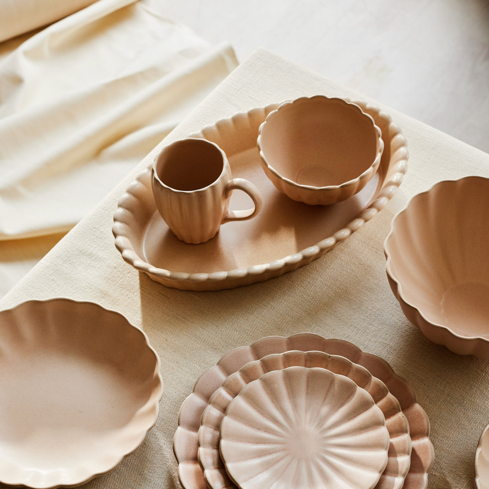 Lafayette Serving Bowl, Pink