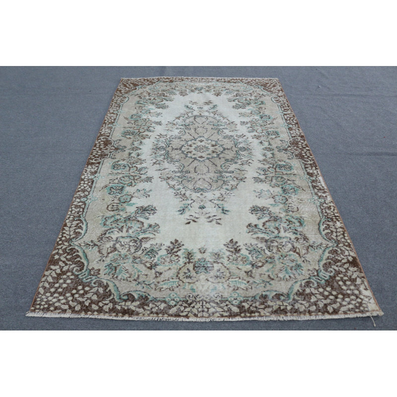 Grand tapis turc beige idéal pour embellir votre salon ou votre salon
