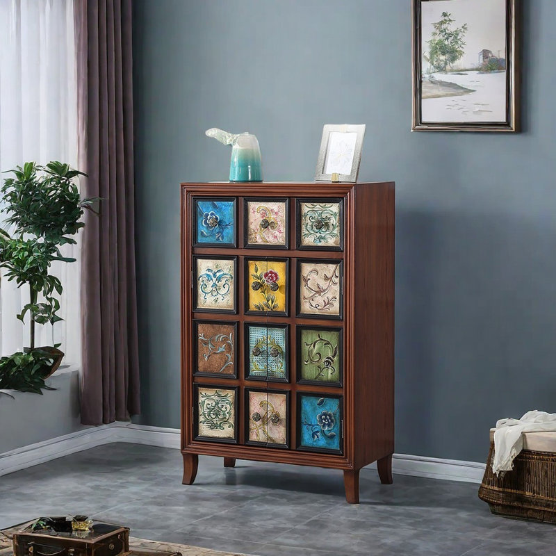 Armoire multifonctionnelle peinte à la main et décorée.