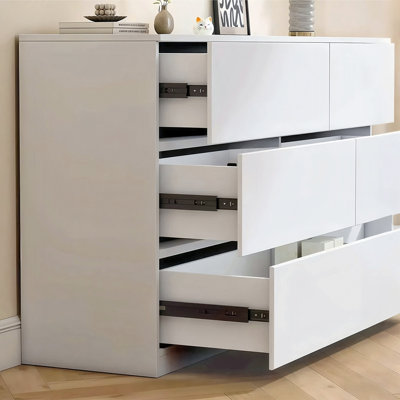 Modern Chest of Drawers with Concealed Handles