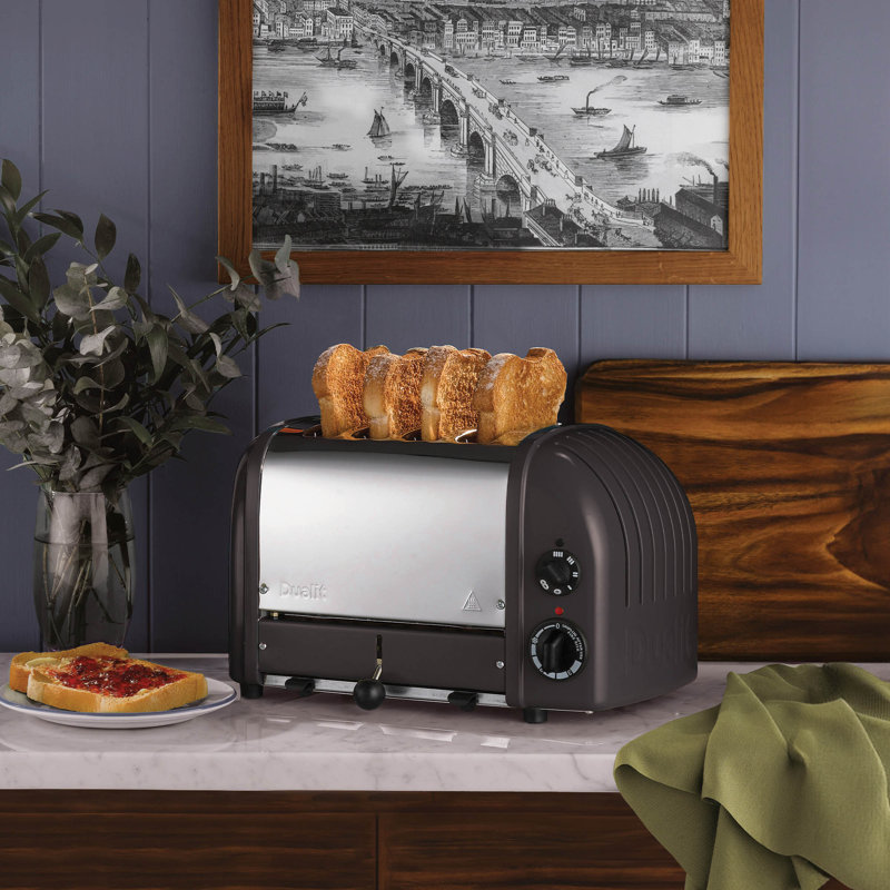 4 Slice Classic Toaster Matt Black
