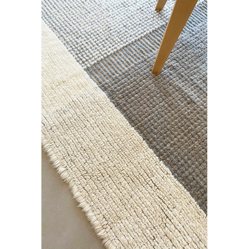 Pink Nose Sheep Wool Area Rug in Smoky Blue/Silver Gray/Sheep White