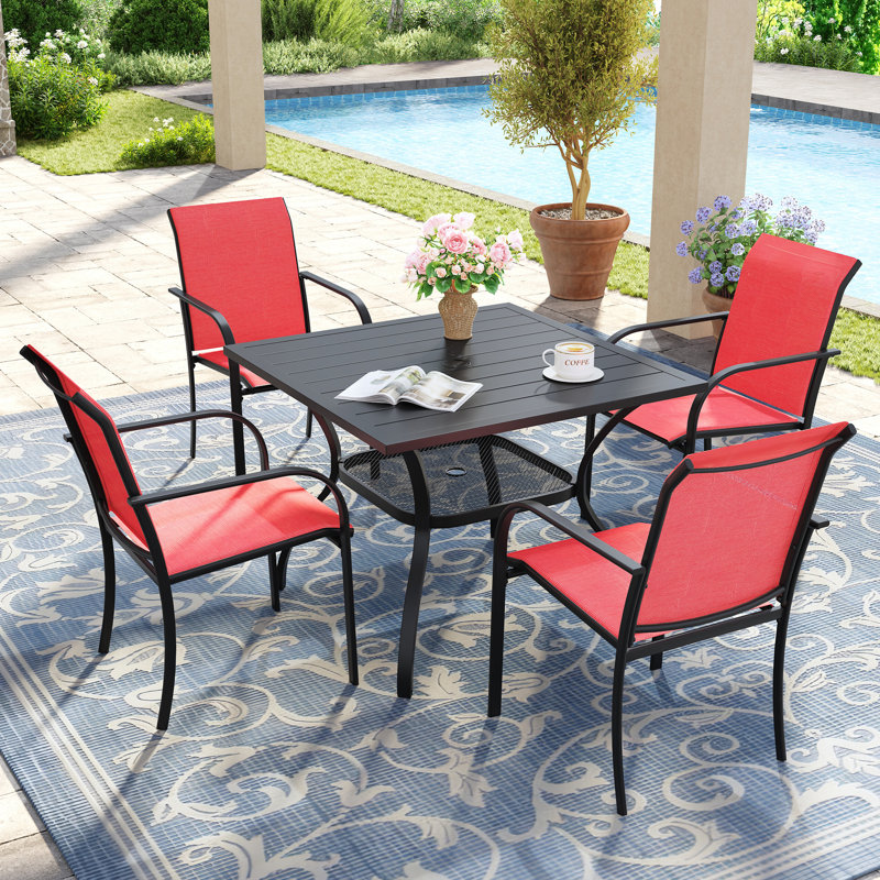 Ensemble de salle à manger de patio pour 4 personnes avec chaises empilables PVC-coated polyester, Rouge / Noir
