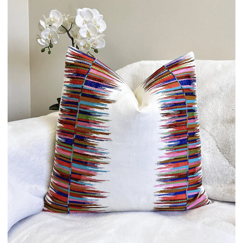 Housse de coussin brodée multicolore brodée, H 22 po x l 22 po, Blanc / rayé rose