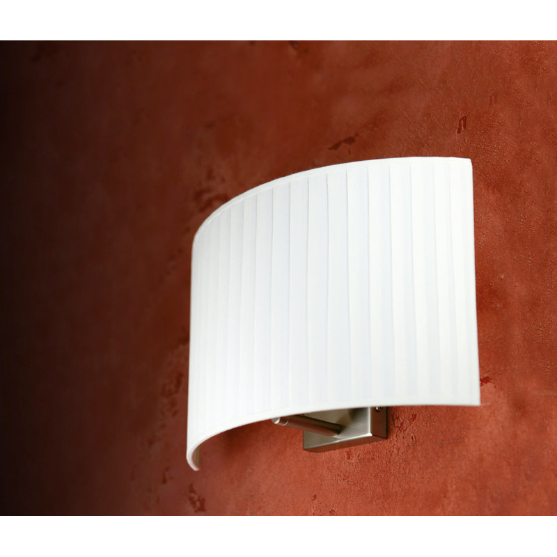 Applique murale d'extérieur à DEL intégrée en nickel satiné, Ruban blanc translucide, H 8,7 po x l 8,3 po x P 4,3 po