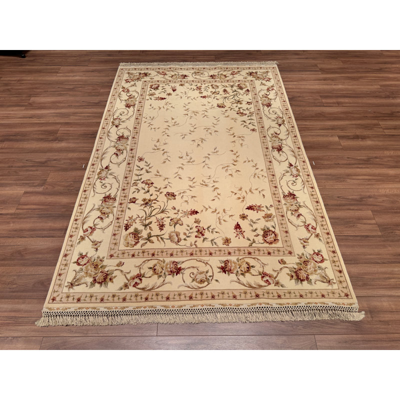 Tapis en laine et soie crème à motif traditionnel noué à la main Original