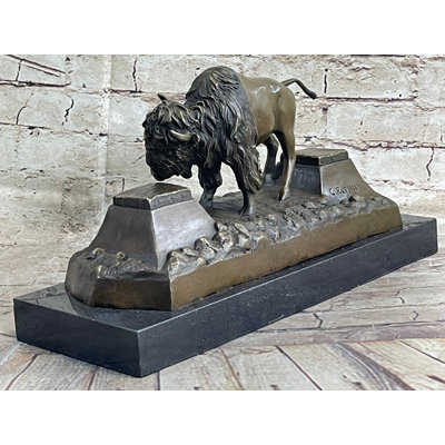 Grande sculpture en bronze de bison américain par Russell HotCast