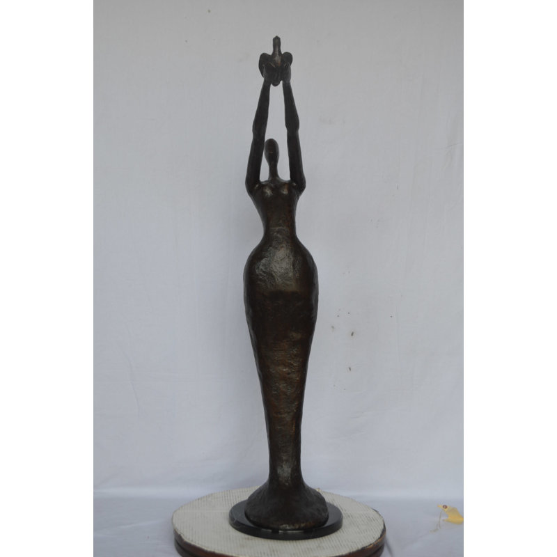 Statue d'art moderne femme libérant un oiseau - Taille: L 13 po x l 19 po x H 52 po