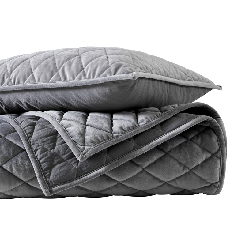 Vera Wang Diamond Velvet Quilt Set, Beige, King Quilt + 2 King Shams