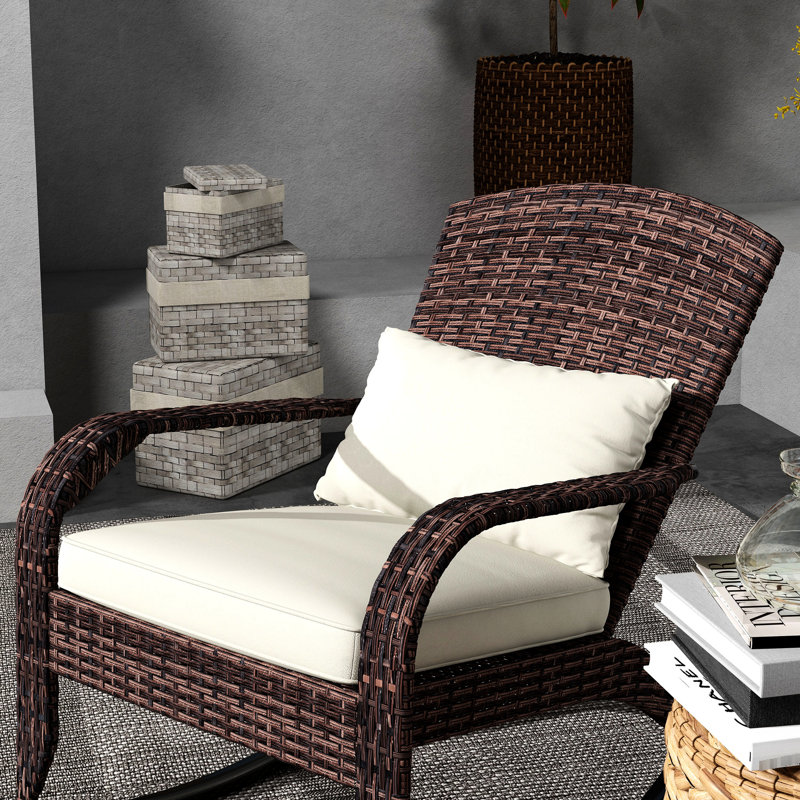 Aspect berçant extérieur blanc crème, avec dossier haut, coussin de siège et coussin pour chaise de jardin, et dans le porche