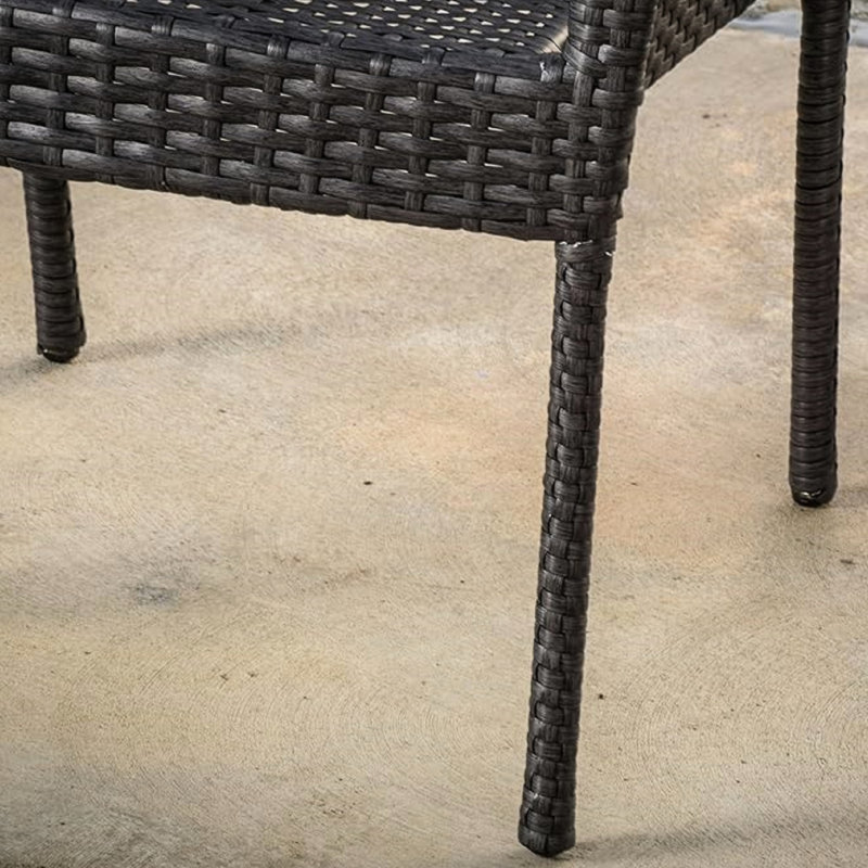 Chaise grise empilable en PE tissée de 4 personnes, durable, durable, compacte et facile à installer, combinant des éléments modernes et classiques, empilable pour le rangement