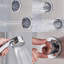 Panneau de douche 43,7 po avec pomme de douche fixe
