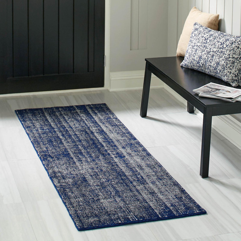Tapis uni / rayé couleur bleu-ivoire Liabah, Tapis de couloir 2 pi 7 po x 14 pi 1 po