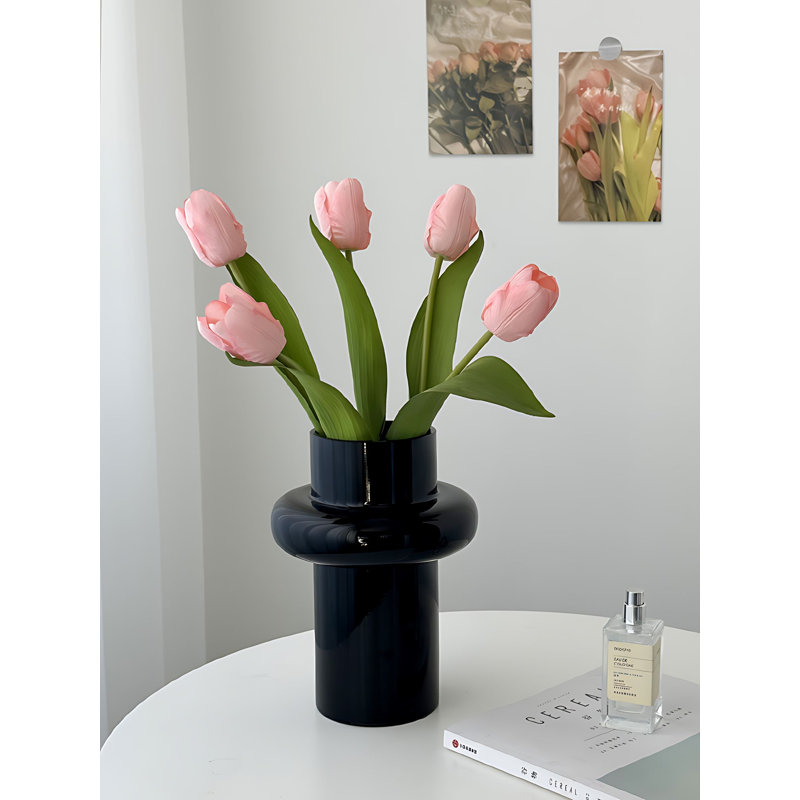 Arrangement de tulipes dans un vase