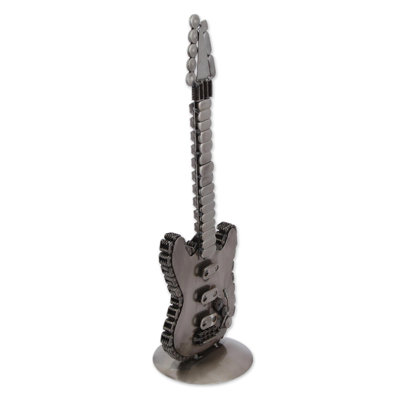 Sculpture recyclée gloire de guitare Frick