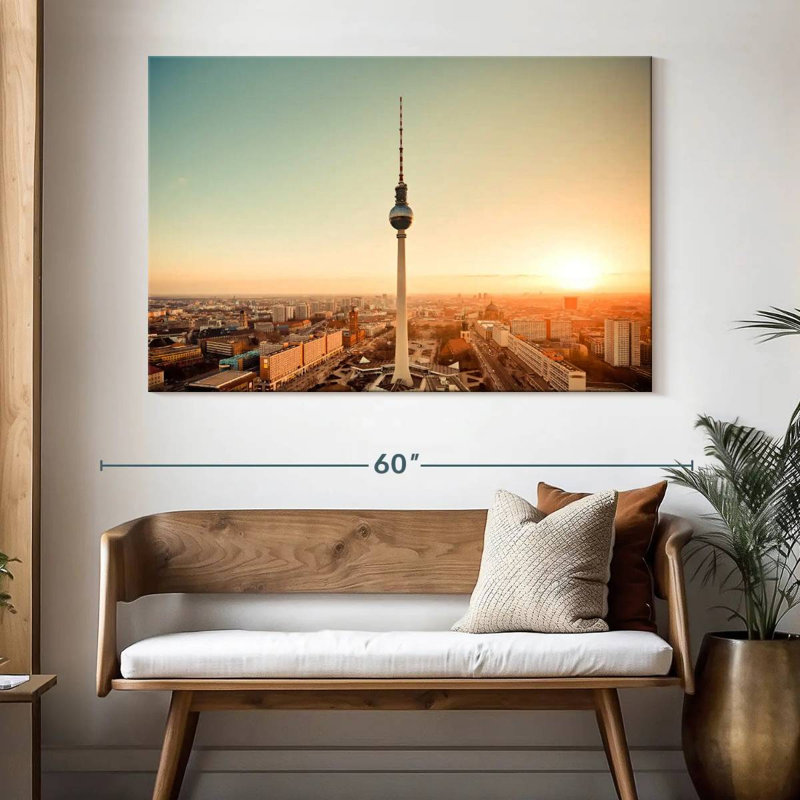 Tour de télévision de Berlin, H 34 po x l 51 po