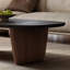 Table basse Japonaise, plateau de table en placage de noyer avec incrustation de bois, pieds en dalle épaisse, table centrale moderne à profil bas pour le salon