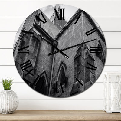 Architecture gothique en noir et blanc - horloge murale rétro
