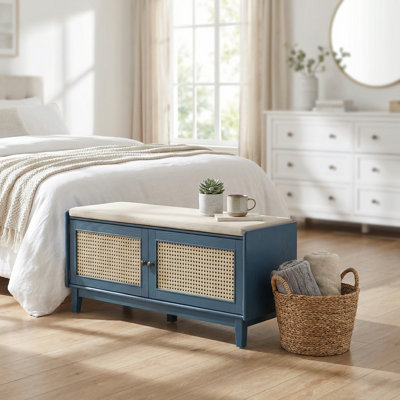 Banc de rangement de style bohémien avec portes en rotin et siège rembourré, range-chaussures en bois et banc de couloir pour espaces d'entrée