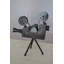 Sculpture abstraite en métal sur trépied Cormac