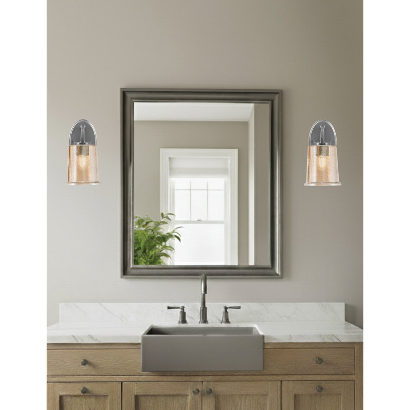 Applique murale Sunnydale Downlight, fini graphite, verre ambré bullé de 13,3 cm (5,25 po)., 9.25" H x 5" W x 8" D