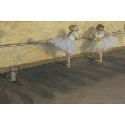 Danseurs qui s'entraînent à la barre
