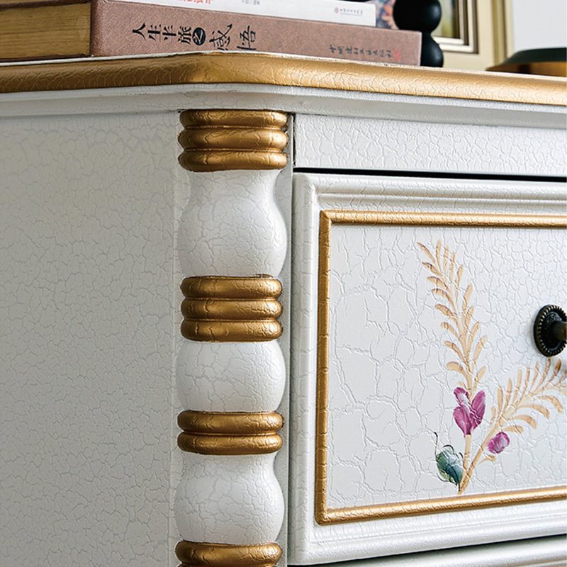 Armoire peinte de style américain