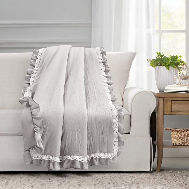 Jeté en dentelle Ella Shabby Elegance Ruffle, Gris clair
