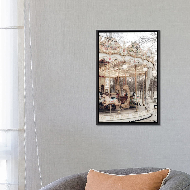 «Paris Carousel X» par Ruby and B - reproduction, Pas de tapis, H 18 po x l 26 po x P 1,5 po, Toile avec cadre noir patiné