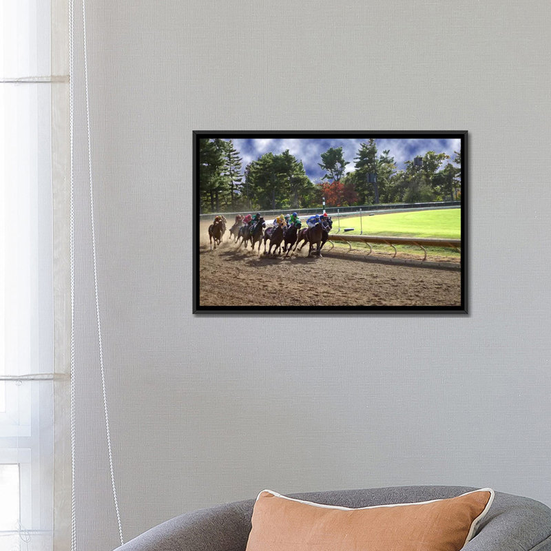 At the Race Track, reproduction de photo sur toile, H 18 po x l 26 po x P 1,5 po, Toile avec cadre noir