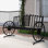 Banc d'extérieur en métal de 143 cm de large, banc de bienvenue pour porche, banc de jardin avec table rabattable et accoudoirs en forme de roue de chariot