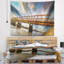 Vieux pont sur la rivière sur tapisserie de jour nuageux-28486198