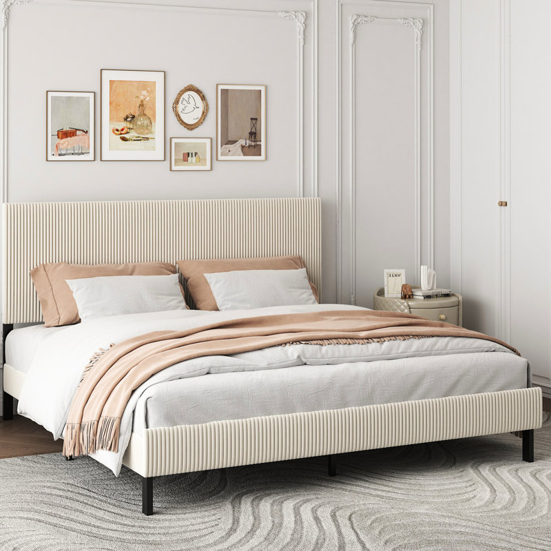Structure de lit très grand beige avec tête de lit bandée - matériau en fer, confort et stabilité, installation rapide, structure idéale pour le mobilier de chambre à coucher, sommeil silencieux, décor moderne