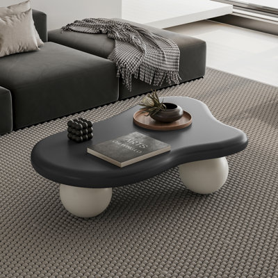 Table basse en forme de nuage avec 3 pieds sphériques pour le salon,
