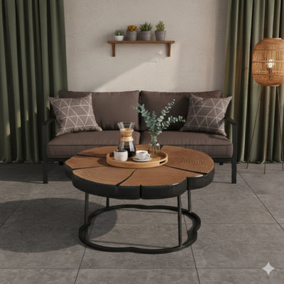 Table centrale de forme irrégulière, de taille 27 po, avec un plateau MGO moderne, des accents en bois naturel et une base en métal noir. Peut supporter jusqu'à 132 lb, servant de table industrielle artisanale pour les salons.