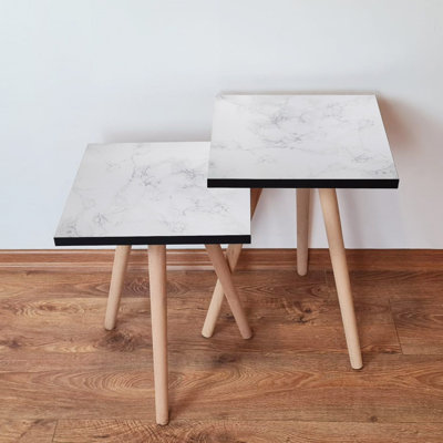 Tables gigognes modernes (2 pièces), blanc avec finition marbre, 13,8 x 18,5 x 13,8 pouces et 13,8 x 16,5 x 13,8 pouces | 100% panneau de fibres à densité moyenne avec pieds en bois de hêtre | Design scandinave élégant pour la décoration de la maison et du bureau