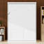 Lit escamotable peu encombrant, se plie parfaitement dans une armoire pour un usage quotidien-143654913-143654914